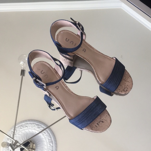 Chambray Buckle Block Sandal - Picture 3 of 7